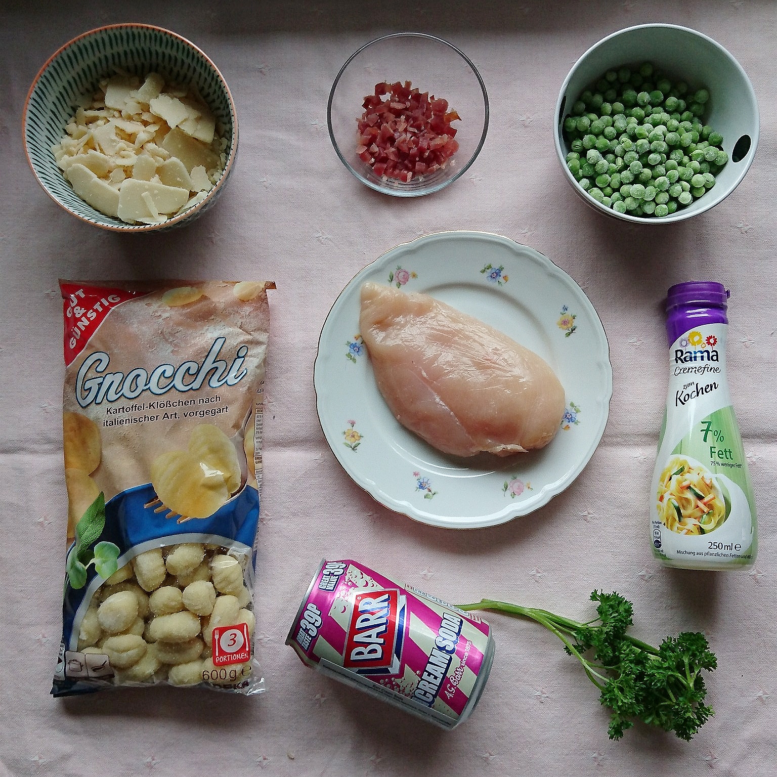 Zutaten für Hähnchnebrust mit Kartoffelklößchen und Erbsen