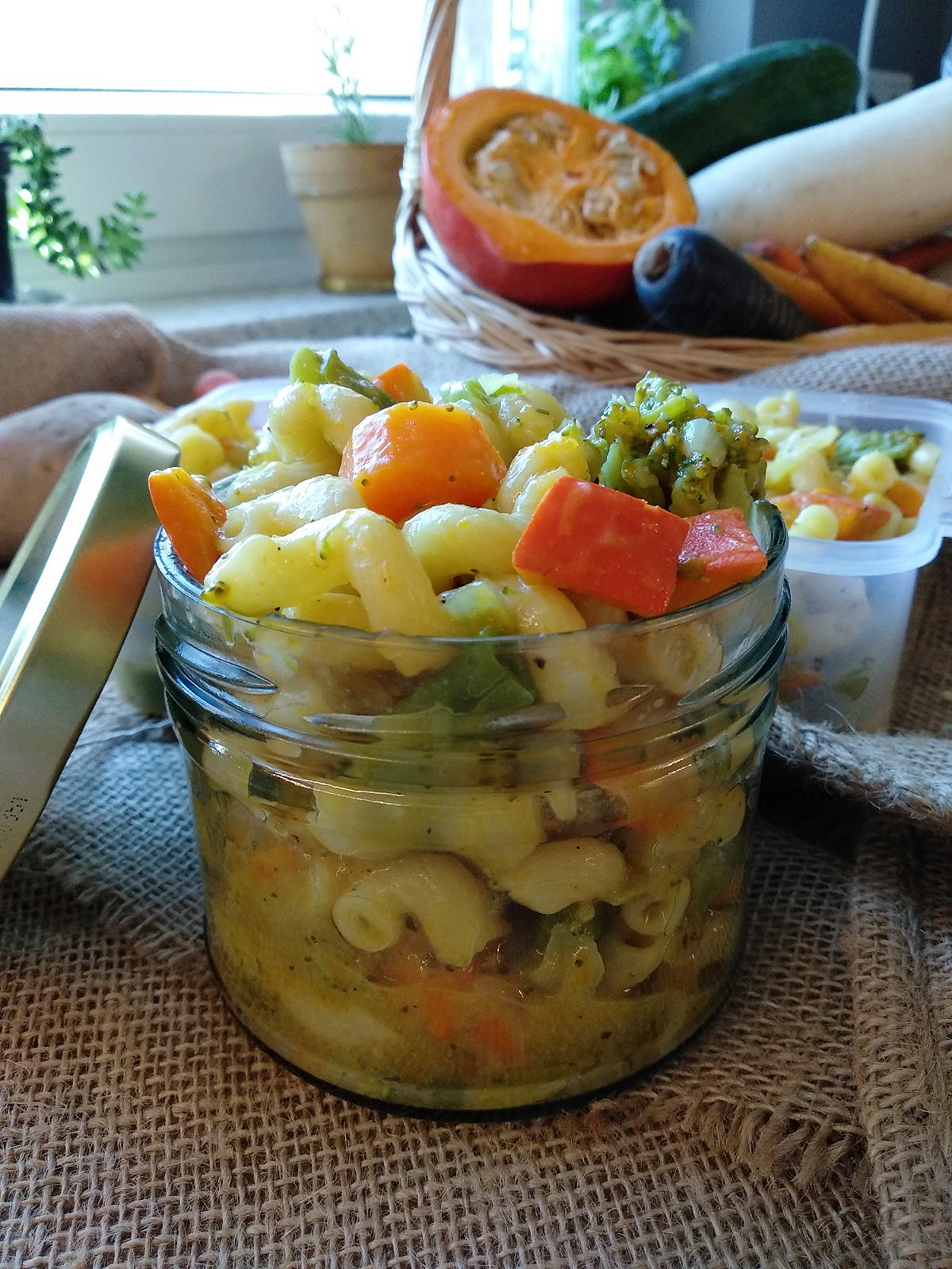Zubereitet #inunter20 Minuten | Herbstliche One Pot Pasta mit Kürbis, Karotten, Brokkoli, Bohnen und Lauch | judetta.de | etepetete