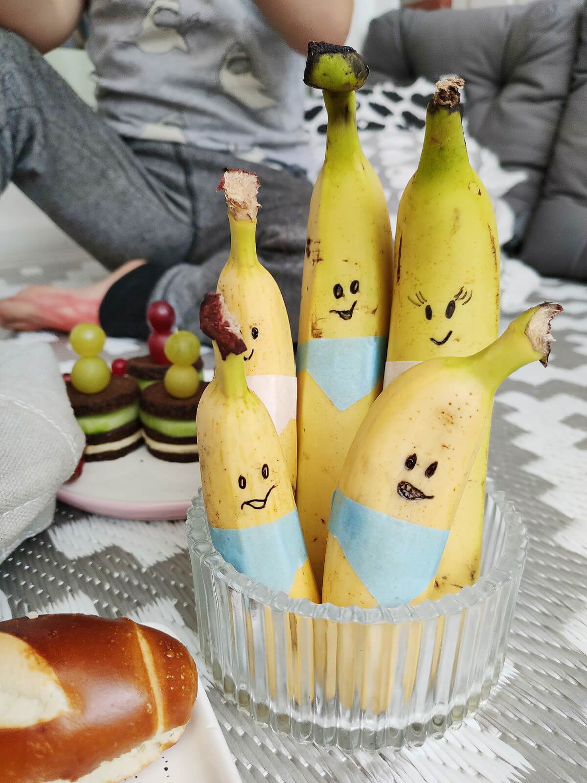 Essen für Kindergeburtstag oder Brotbox Bento: Bananen Bande