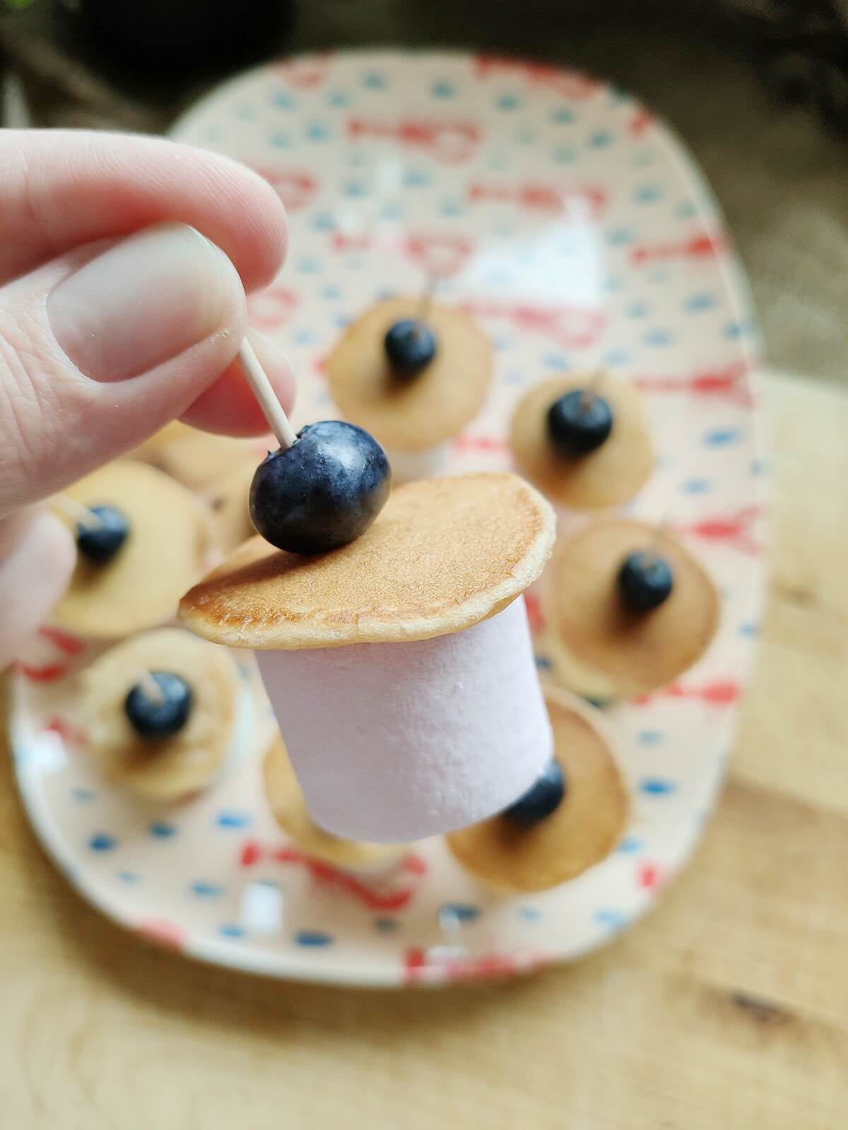 Essen für Kindergeburtstag oder Brotbox Bento: Marshmallow Mushrooms