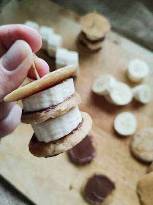 Essen für Kindergeburtstag oder Brotbox Bento: Mini Pancakes mit Schoko Bananen