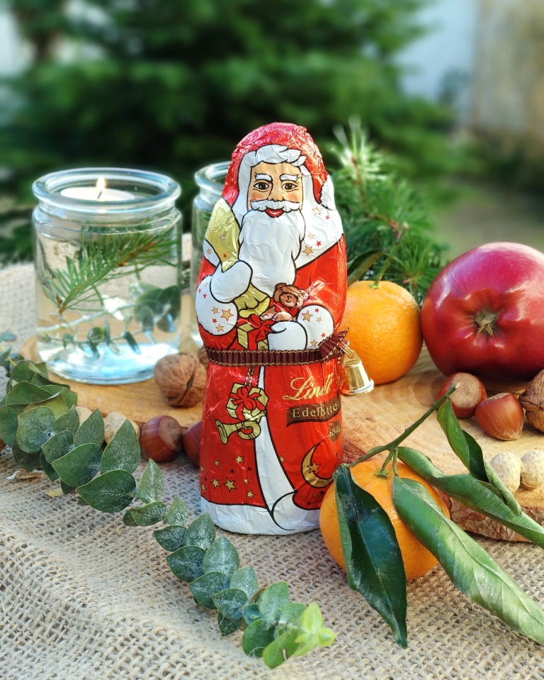 Welcher vegane Schoko Weihnachtsmann schmeckt am besten? Der große Test. | Lindt Schoko Weihnachtsmann Edelbitter | #milchfrei #laktosefrei #ohnemilch #zartbitter #edelbitter #dunkleschokolade #vegan #zuckerarm #fruktosearm | judetta.de