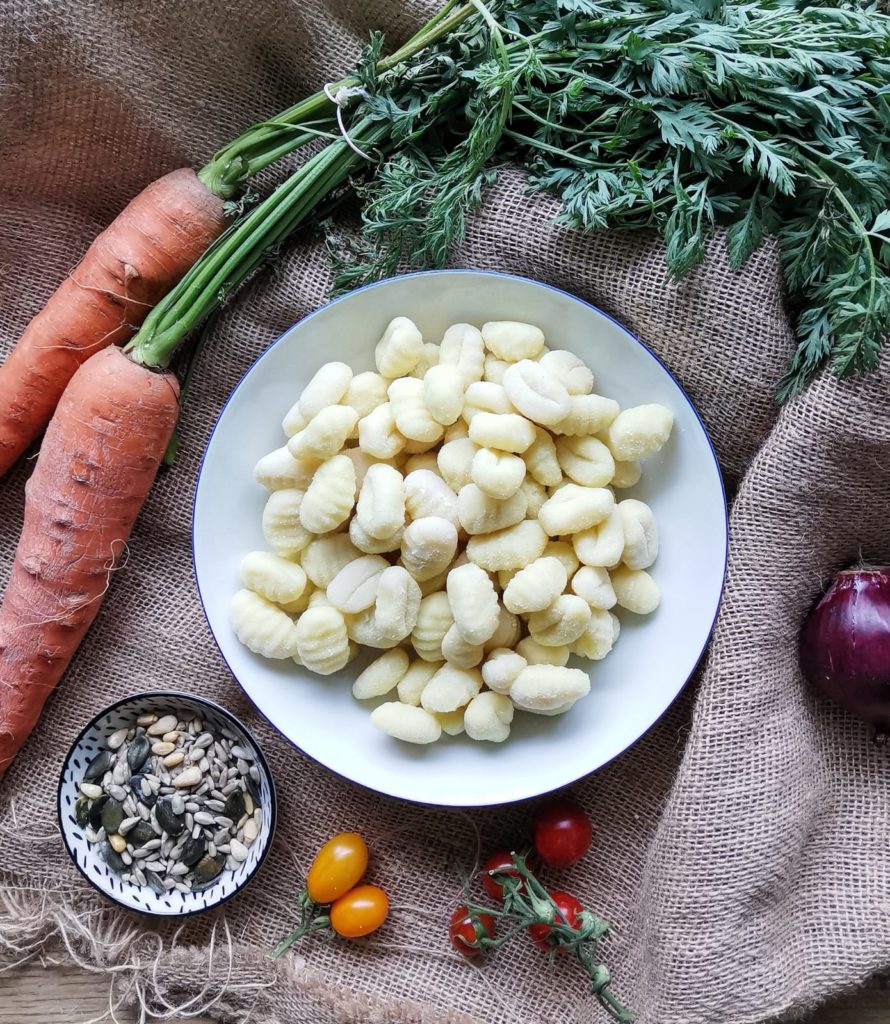 Schnelle Rezepte im Homeoffice: Gnocchi mit gebratenem Gemüse und Feldsalat